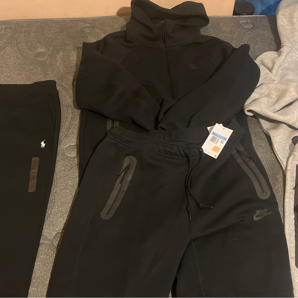 Black Nike fleece tech brand new never warn